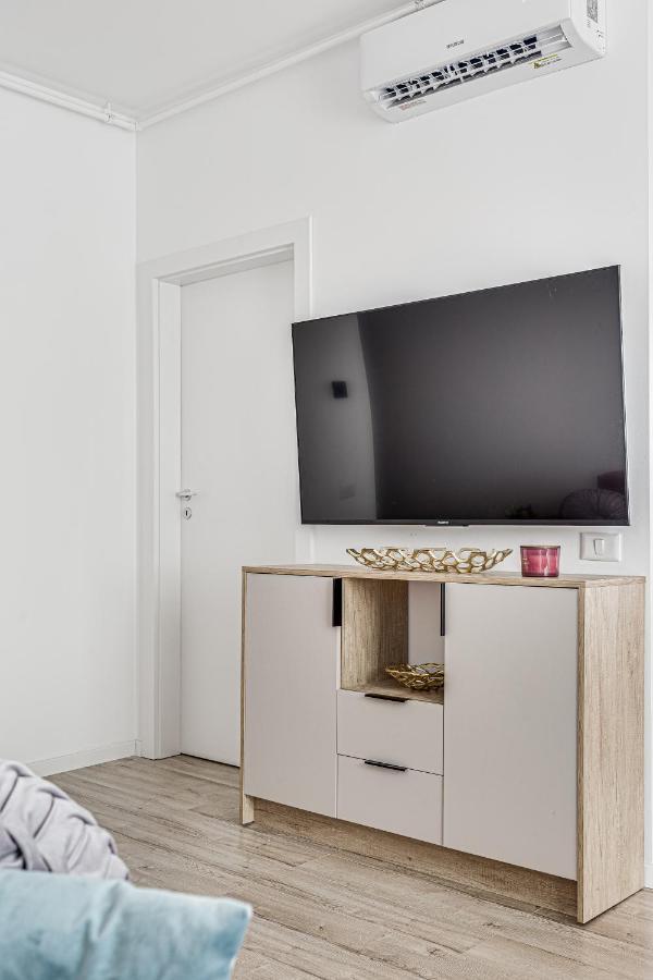 Elegant Apartment Near Afi & Atrium Mall Arad Luaran gambar