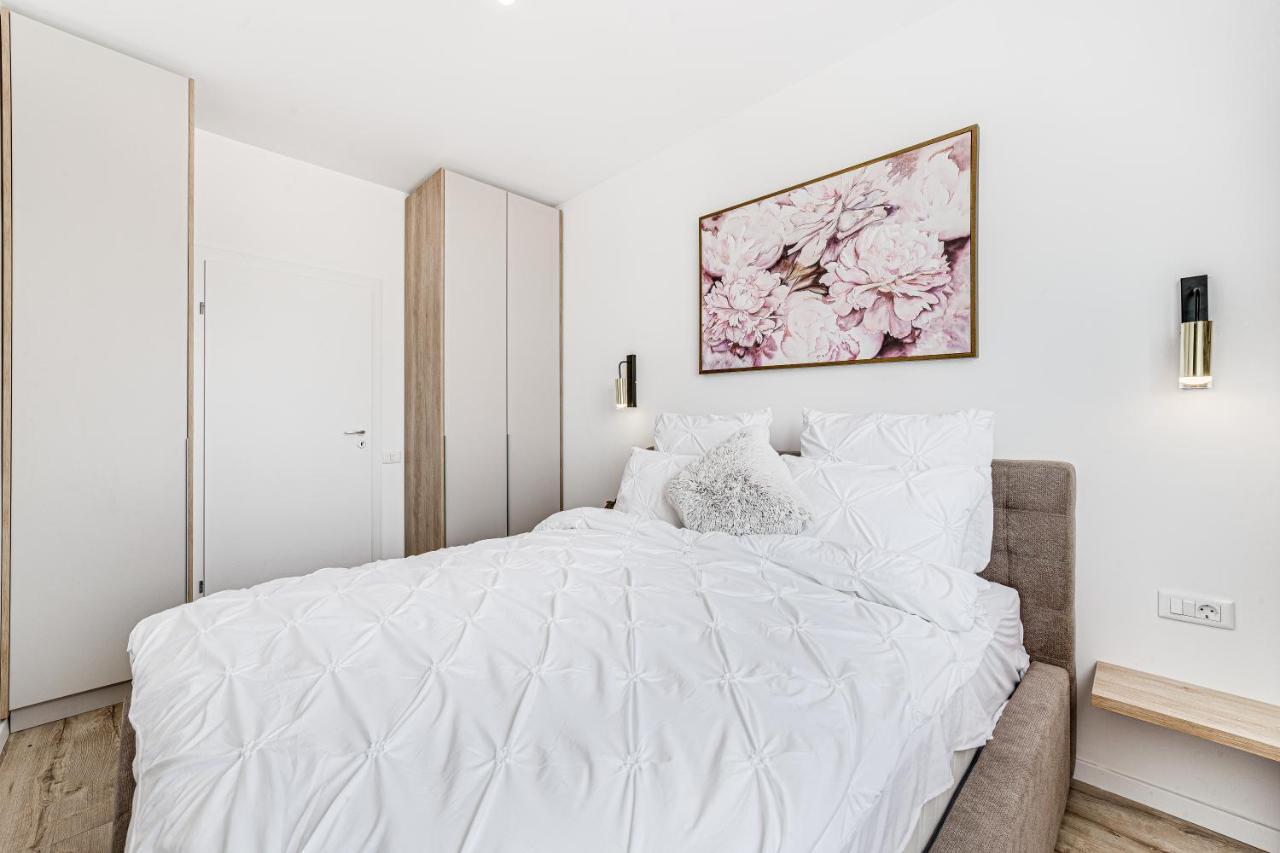 Elegant Apartment Near Afi & Atrium Mall Arad Luaran gambar