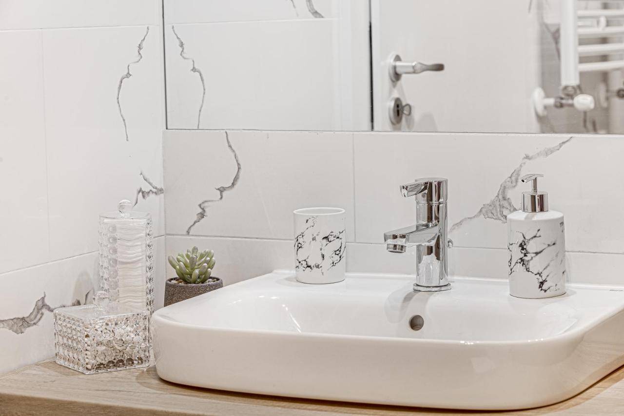Elegant Apartment Near Afi & Atrium Mall Arad Luaran gambar