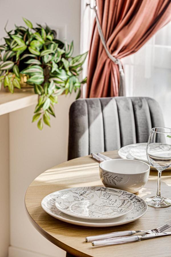 Elegant Apartment Near Afi & Atrium Mall Arad Luaran gambar