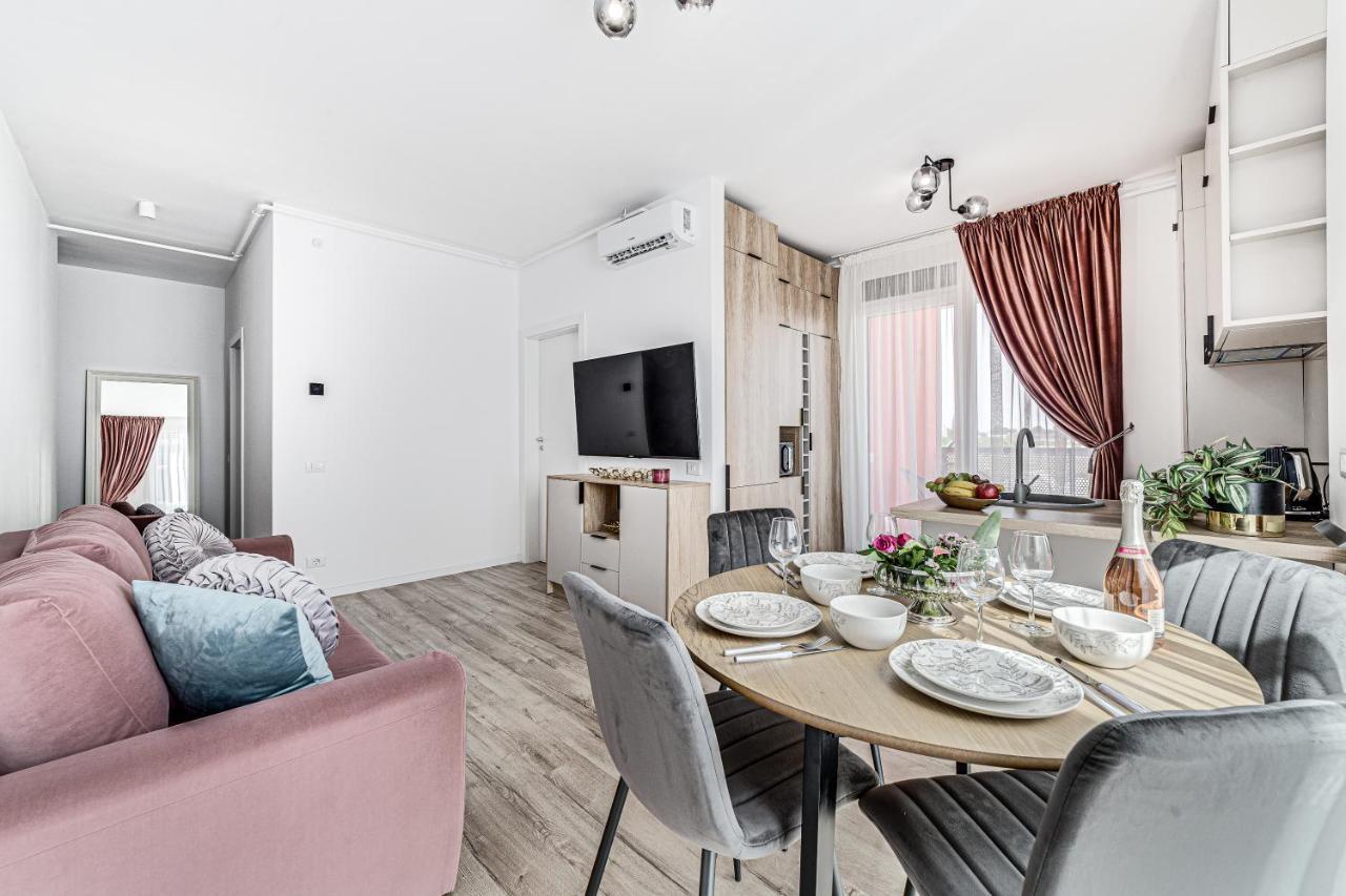 Elegant Apartment Near Afi & Atrium Mall Arad Luaran gambar