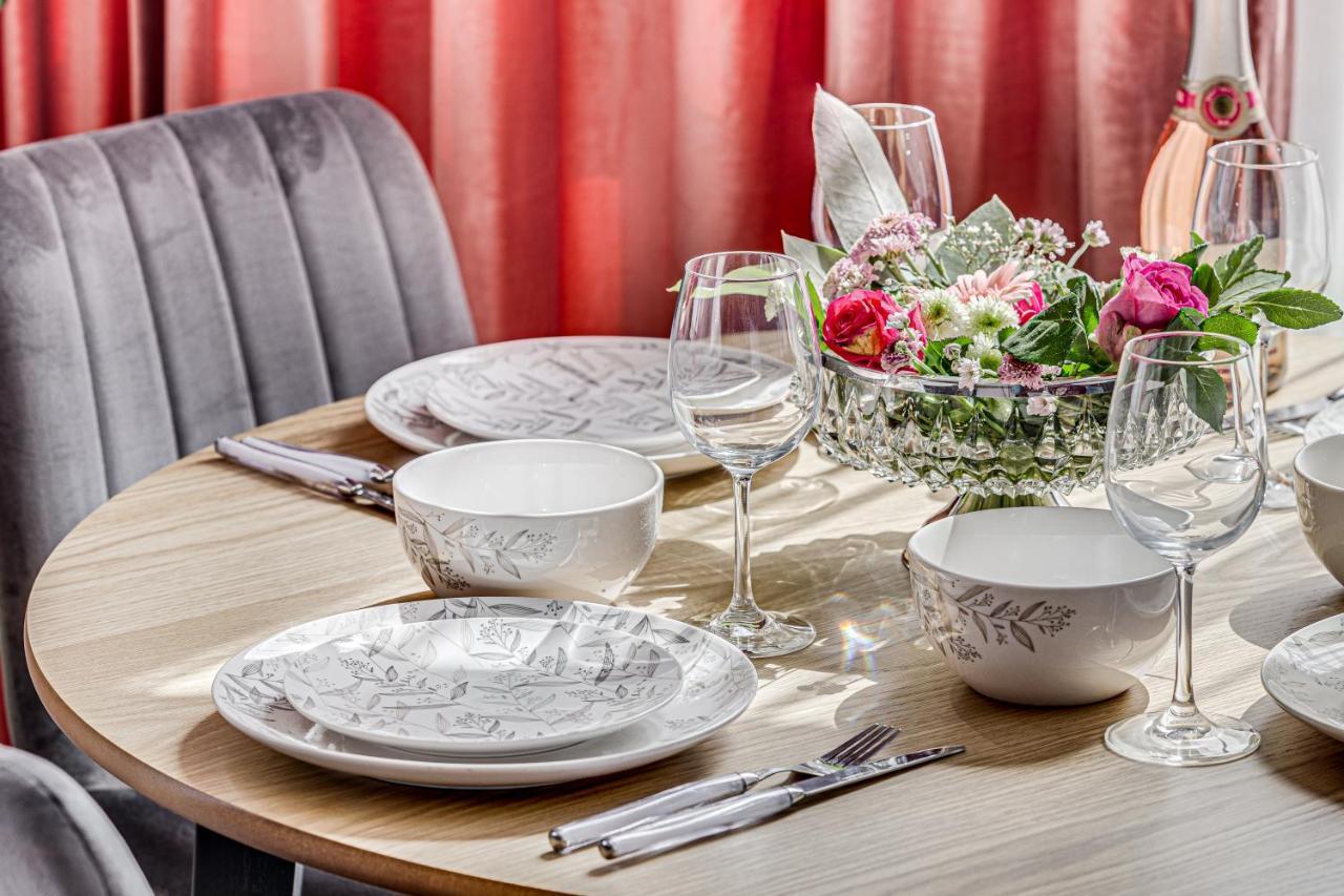 Elegant Apartment Near Afi & Atrium Mall Arad Luaran gambar